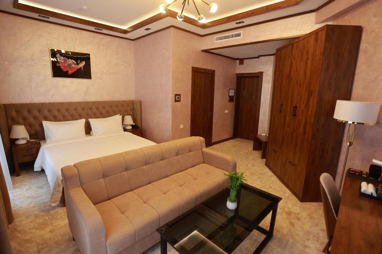 Regal Hotel By Grand Navoi Exterior photo