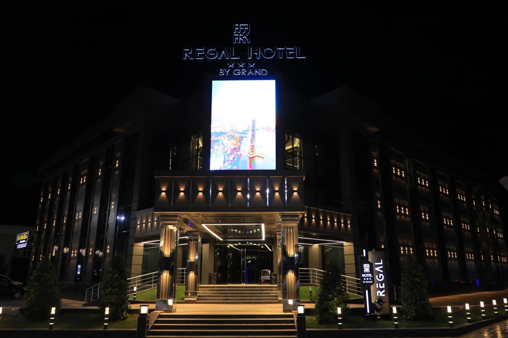 Regal Hotel By Grand Navoi Exterior photo